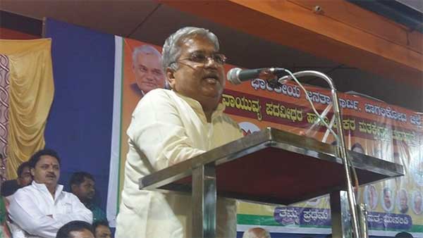 கோவப்பட்றாதீங்க... விபத்துக்கள் அதிகமாக நடப்பது ஏன் தெரியுமா? துணை முதல்வர் சொன்ன அடேங்கப்பா காரணம்