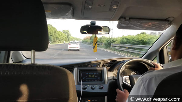 மோட்டார்சைக்கிளில் வந்தவர் சீட்பெல்ட் அணியவில்லை என அபராதம்!