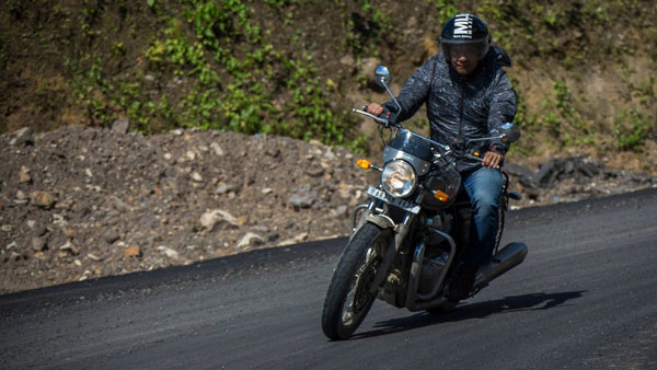 சூப்பர்... ராயல் என்பீல்டு பைக்கில் 122 கிலோ மீட்டர் பயணம் செய்த முதல் அமைச்சர்... எதற்காக தெரியுமா?