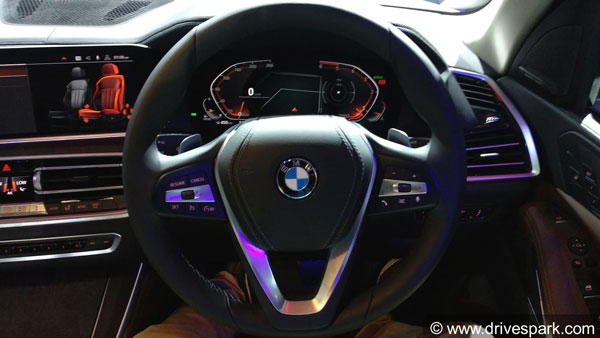 லிஃப்ட் கேட்டு பல லட்சம் மதிப்புள்ள காரை திருடிய போலி போலீஸ்... இவர் யார் என்று தெரிந்தால் அதிர்ந்துபோவீர்கள்...