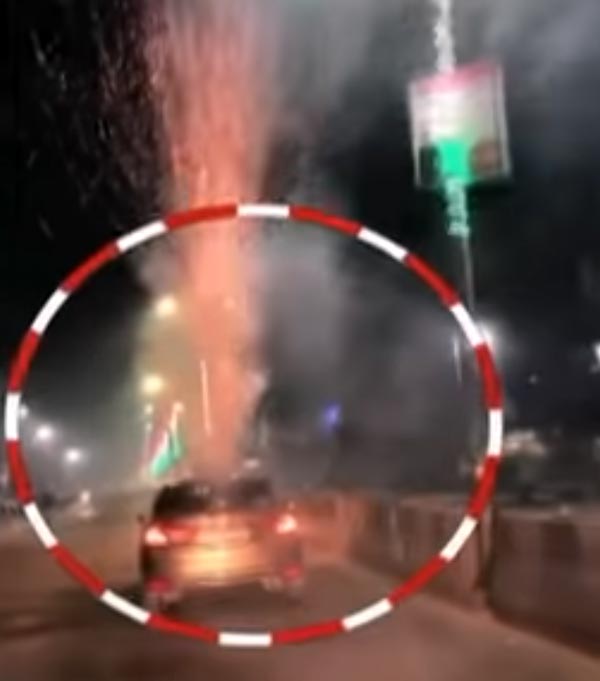 வைரலாகும் வீடியோ... காரின் சன் ரூஃப் வழியாக ராக்கெட் லான்ச் செய்த 'விஞ்ஞானிகளை' போலீஸ் தேடுகிறது...