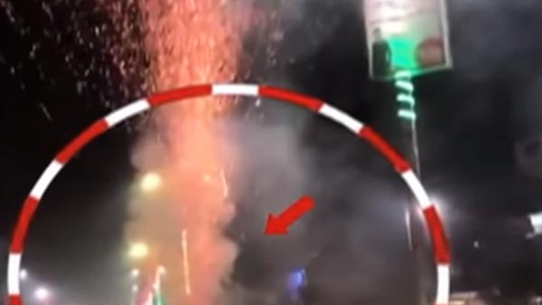 வைரலாகும் வீடியோ... காரின் சன் ரூஃப் வழியாக ராக்கெட் லான்ச் செய்த 'விஞ்ஞானிகளை' போலீஸ் தேடுகிறது...