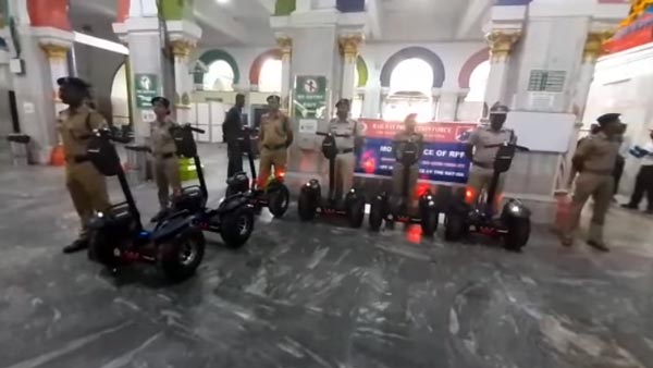 சென்னை சென்ட்ரல் ரயில் நிலையத்தில் போலீசார் செக்வே ஸ்கூட்டரில் ரோந்து!