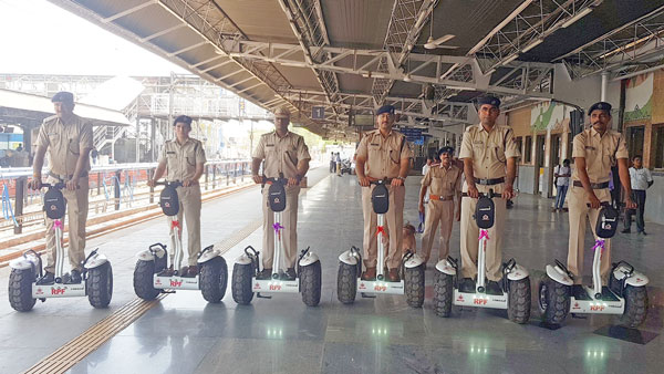 சென்னை சென்ட்ரல் ரயில் நிலையத்தில் போலீசார் செக்வே ஸ்கூட்டரில் ரோந்து!