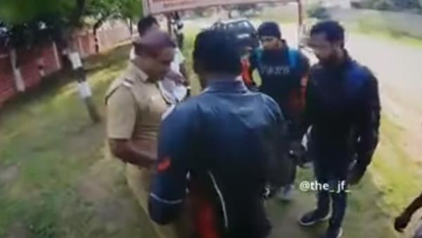 கூச்சமே இல்லாமல் காசு பிடுங்கிய தமிழக போலீஸ்காரர்... ரகசியமாக வீடியோ எடுத்து சிக்க வைத்த இளைஞர்கள் கூச்சமே இல்லாமல் காசு பிடுங்கிய தமிழக போலீஸ்காரர்... ரகசியமாக வீடியோ எடுத்து சிக்க வைத்த இளைஞர்கள்