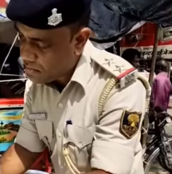 போலீஸ்காரரை பழி தீர்த்த மருத்துவர்... பீஹாரில் அரங்கேறிய சுவாரஷ்யமான சம்பவம்!