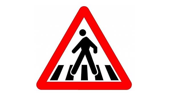 மாடர்ன் உடையில் அனுமதி கிடையாது... புடவையணிந்து வாருங்கள்... ஆர்டிஓ அதிகாரி அதிரடியால் இளம்பெண் தவிப்பு!