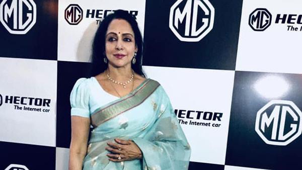 எம்ஜி ஹெக்டர் காரை வாங்கிய பிரபல பழம் பெரும் நடிகை... யார் என தெரிஞ்சா ஆச்சரியப்படுவீங்க!