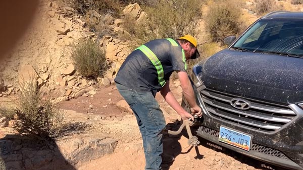 ஹூண்டாய் டூஸானுக்கு வந்த ஆஃப்ரோடு ஆசை... கடைசியில் நடந்ததை பாருங்கள்