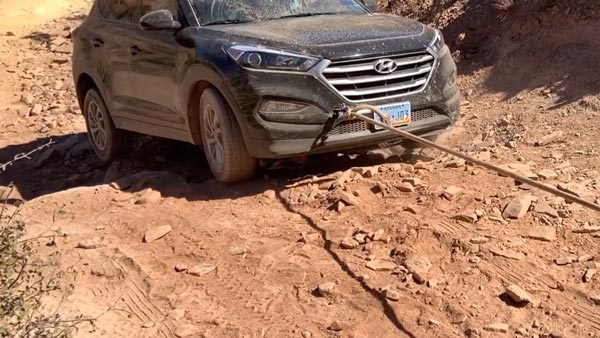 ஹூண்டாய் டூஸானுக்கு வந்த ஆஃப்ரோடு ஆசை... கடைசியில் நடந்ததை பாருங்கள்