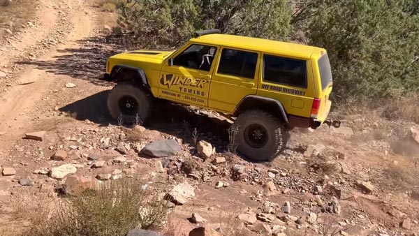 ஹூண்டாய் டூஸானுக்கு வந்த ஆஃப்ரோடு ஆசை... கடைசியில் நடந்ததை பாருங்கள்