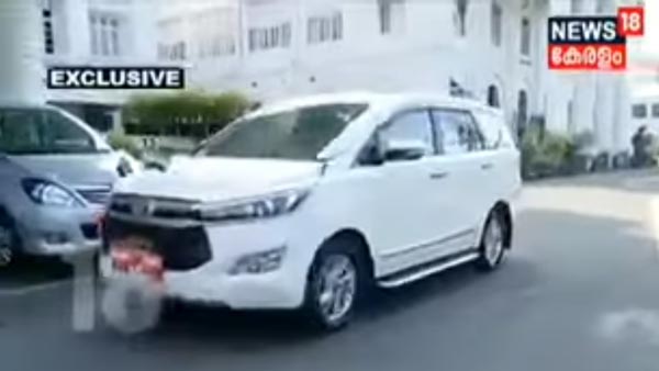 கேரள முதல்வர் பினராயி விஜயனின் டொயோட்டா கார்கள் மீது அதிர வைக்கும் புகார்... என்னவென்று தெரியுமா?