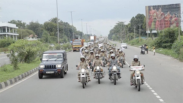 அதிர்ச்சி... சபரிமலையில் பொன்னாரை தடுத்து நிறுத்தி ஹீரோவான ஐபிஎஸ் அதிகாரி என்ன செய்தார் தெரியுமா?