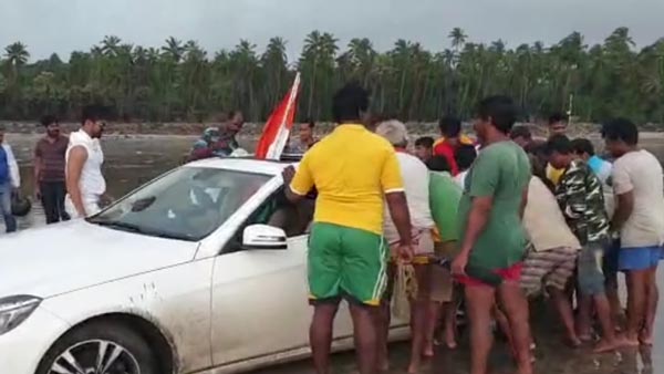 ஆபத்தில் சிக்கிய பென்ஸ் இ-கிளாஸ் கார்: மீட்பதற்கு பேரம் பேசிய உள்ளூர் வாசிகள்... எவ்வளவு தெரியுமா???