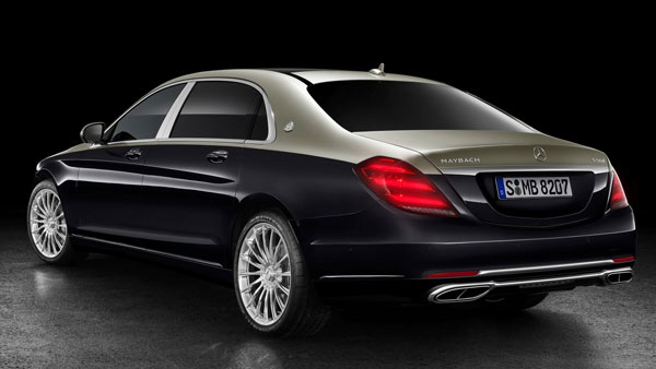 2 கோடி ரூபாய் காரில் வலம் வரும் நடிகை ஸ்ரீதேவி மகள்... விலைய விடுங்க... இந்த விஷயம்தான் ஹைலைட்...