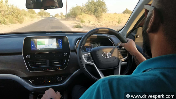 ஆயிரம் கார்கள் இருந்தாலும் ரெட், ப்ளூ கலர் கார்கள் மீதுதான் பறவைகள் 'கக்கா' போகும்... ஏன் தெரியுமா?