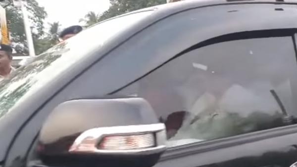 கருப்பு நிற கண்ணாடி கொண்ட காரில் கெத்தாக வலம் வந்த எம்எல்ஏ-வுக்கு அபராதம்... அடடா என்னங்க இப்புடி பண்ணிட்டீங்க!!!