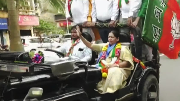 பாஜக பெண் வேட்பாளருக்கு அரங்கேறிய சோகம்: திடீரென காரின் கம்பி நொருங்கி விபத்து... வீடியோ!