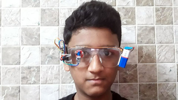 11ம் வகுப்பு மாணவன் கண்டுபிடித்த சூப்பர் கண்ணாடி... இதில் இருக்கும் ஆச்சரியம் என்னவென்று தெரியுமா?