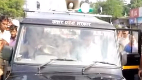 தாறுமாறு... உதவி ஆர்டிஓ-வின் காரை சுற்றி வளைத்து தரமான சம்பவம் செய்த பொதுமக்கள்... எதற்காக தெரியுமா?