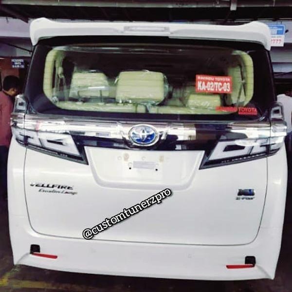 டொயோட்டா வெல்ஃபயர் சொகுசு காரில் அதுவே இல்லையா... என்னங்க சொல்றீங்க?