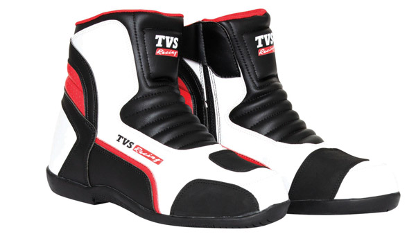 டி-சர்ட், கையுறை, ஹெல்மட் விற்பனையில் களமிறங்கும் டிவிஎஸ்... விலை எவ்வளவு என்று தெரியுமா...?