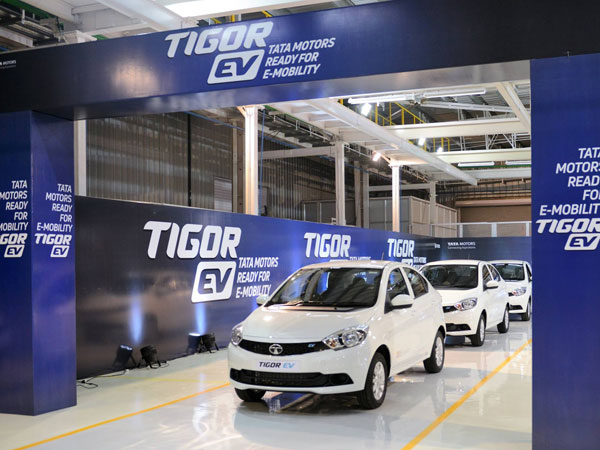 சலுகைகளை வாரி வழங்கியும் புண்ணியமில்லை... வாகனத் துறையில் தொடரும் சோகம்! சலுகைகளை வாரி வழங்கியும் புண்ணியமில்லை... வாகனத் துறையில் தொடரும் சோகம்!