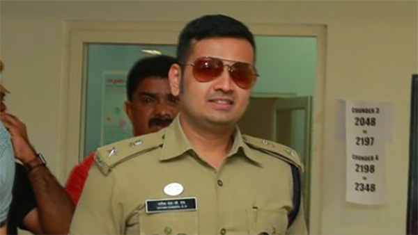 அதிர்ச்சி... சபரிமலையில் பொன்னாரை தடுத்து நிறுத்தி ஹீரோவான ஐபிஎஸ் அதிகாரி என்ன செய்தார் தெரியுமா?