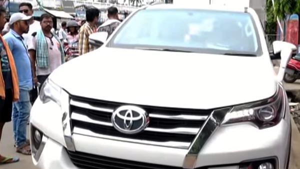 புதிய டொயோட்டா காரில் ஏகப்பட்ட பழுது... கோபத்தில் உரிமையாளர் என்ன செய்தார் தெரியுமா? இது வேற லெவல்