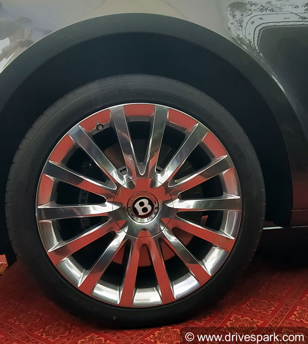 அடேங்கப்பா... இந்தியாவின் மிக விலையுயர்ந்த சொகுசு கார் செகண்ட் ஹேண்டில் விற்பனை.. வங்கியவர் எந்த ஊர்காரர் தெரியுமா?