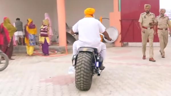 இந்தியாவிலேயே அதிக அகலமான டயர்களை கொண்ட ராயல் எண்ட்பீல்டு பைக் இதுதான்... வீடியோவை பாருங்க