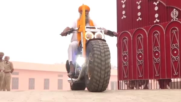 இந்தியாவிலேயே அதிக அகலமான டயர்களை கொண்ட ராயல் எண்ட்பீல்டு பைக் இதுதான்... வீடியோவை பாருங்க