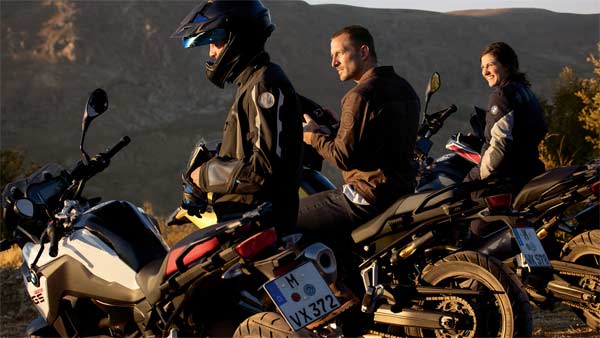 ரூ.11.95 லட்சம் மதிப்புள்ள பைக்கை வாங்கிய பிரபல நடிகார்... யார் தெரியுமா..?