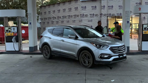 ஆளே இல்லாத கார் திடீரென பின்னோக்கி நகர்ந்த வீடியோ வேகமாக பரவுகிறது... திடுக்கிட வைக்கும் காரணம்...