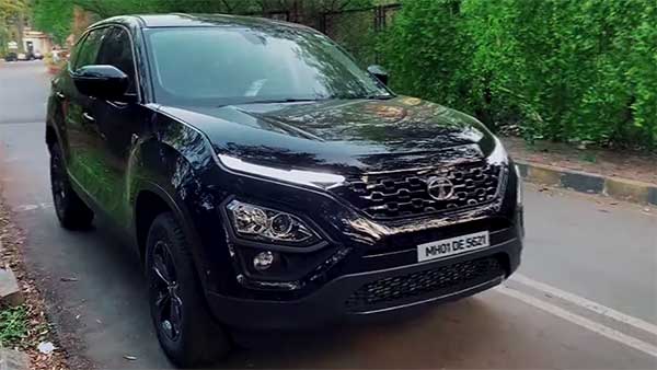 கருப்பு வெள்ளிக்கிழமைக்காக கருப்பு உடையில் கருப்பு நிற காரை வாங்கிய பிரபல நடிகை... யார் தெரியுமா..?