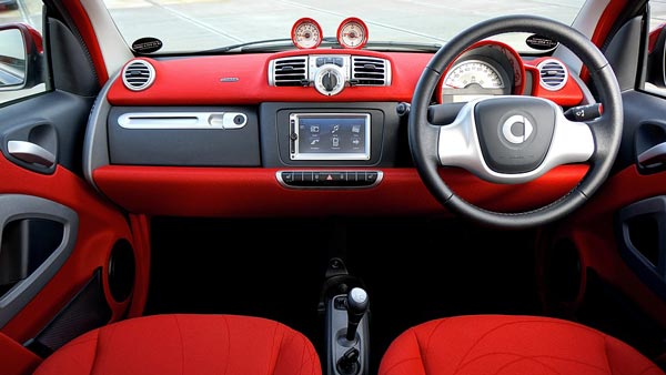 மோசமான சாலைகளிலும் ஓட்டி செல்ல ஏற்ற செடான் வாகனங்கள் இதோ...