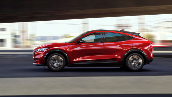 480 கிமீ ரேஞ்ச்... பவர்ஃபுல்லான ஃபோர்டு மேக்- இ எலெக்ட்ரிக் எஸ்யூவி கார் அறிமுகம்!