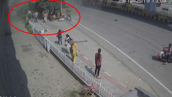 பாலத்தில் இருந்து கீழே விழுந்த கார்... விபத்திற்கு காரணமானவர் யார் என தெரிந்தால் கோவப்படுவீங்க... பாலத்தில் இருந்து கீழே விழுந்த கார்... விபத்திற்கு காரணமானவர் யார் என தெரிந்தால் கோவப்படுவீங்க...