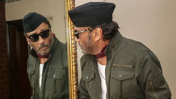 ராயல் என்பீல்டு பைக்கை வாங்கிய தளபதி விஜய்யின் எதிரி... யார் என தெரியுமா?