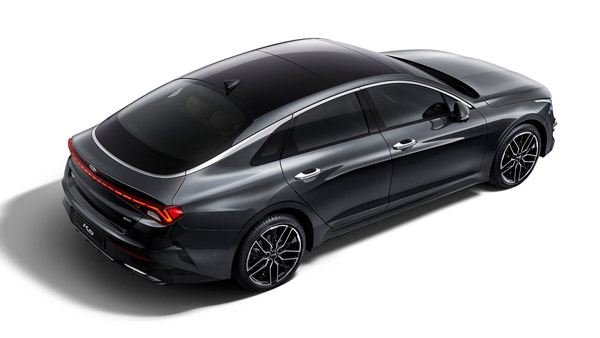 றெக்கை வடிவில் பின்புற விளக்கு... புதிய கே5 காரின் தயாரிப்பில் அசத்தியிருக்கும் கியா மோட்டார்ஸ்...