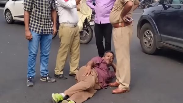 பள்ளிக்கு சென்று கொண்டிருந்த குழந்தைக்கு அபராதம்... போலீஸை அலற விட்ட தந்தை... என்ன செய்தார் தெரியுமா