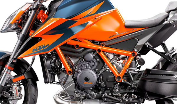 ஏகப்பட்ட புதிய தொழிற்நுட்பங்களுடன் கேடிஎம் 1290 சூப்பர் ட்யூக் ஆர் அறிமுகம்