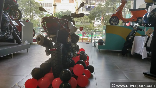 இத்தாலியன் ஸ்டைலில் மோட்டோ குஸ்ஸி வி85 டிடி அட்வென்ஜர் பைக்... டெலிவரி ஆரம்பமானது