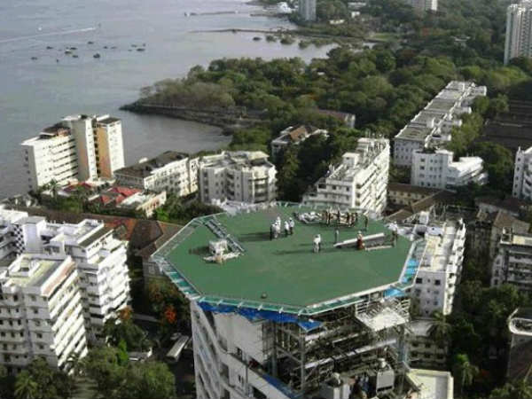 முகேஷ் அம்பானியின் அன்டிலியா சொகுசு வீட்டின் பிரம்மாண்ட கார் கராஜ்! முகேஷ் அம்பானியின் அன்டிலியா சொகுசு வீட்டின் பிரம்மாண்ட கார் கராஜ்!