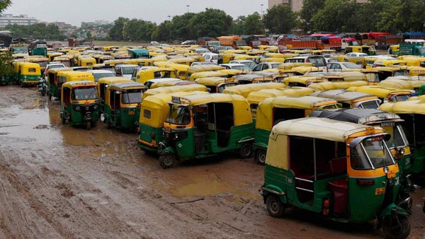 பள்ளி குழந்தைகள் உயிருடன் விளையாடிய ஆட்டோ டிரைவர்களுக்கு ஆப்பு... தமிழக போலீஸ் செய்த அதிரடி இதுதான்