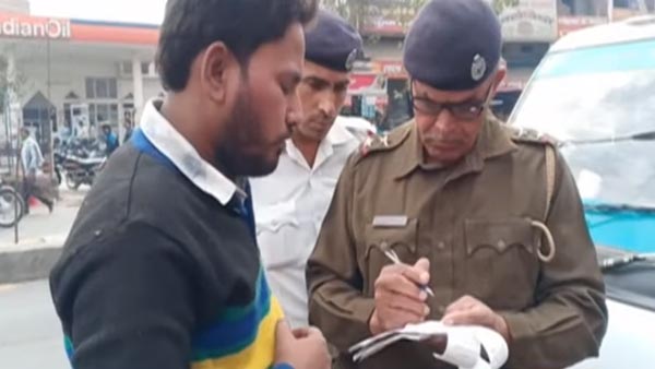 போலீசாருக்கு டிமிக்கி கொடுத்து விட்டு பைக்கில் நைசாக எஸ்கேப் ஆன இளைஞர்... காத்திருந்த பெரிய ஷாக்... போலீசாருக்கு டிமிக்கி கொடுத்து விட்டு பைக்கில் நைசாக எஸ்கேப் ஆன இளைஞர்... காத்திருந்த பெரிய ஷாக்...