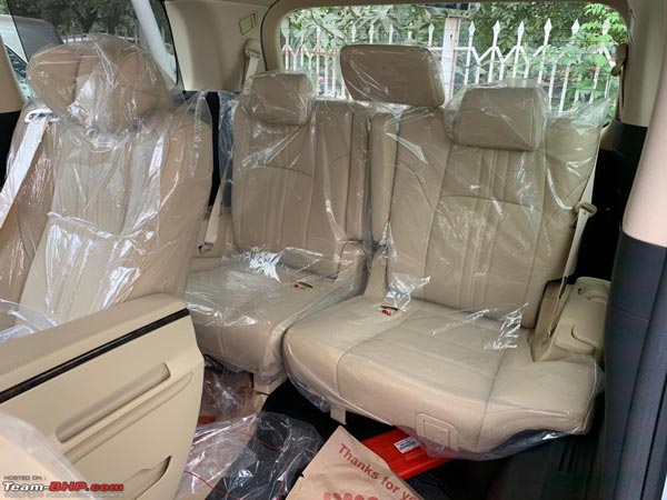 டீலரில் டொயோட்டா வெல்ஃபயர்... பார்க்க பார்க்க இன்பம்!