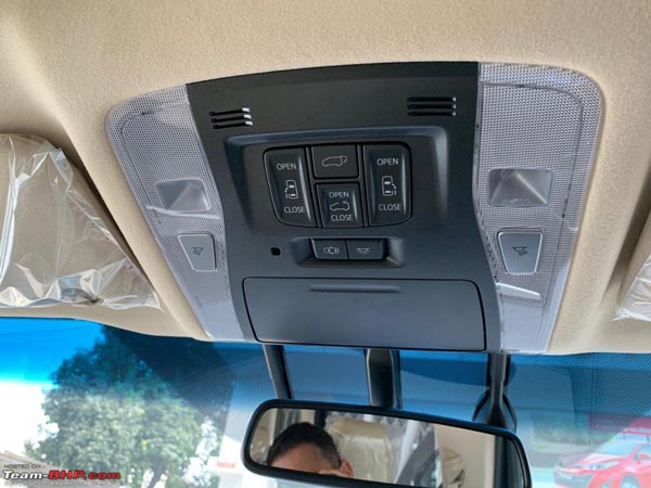 டீலரில் டொயோட்டா வெல்ஃபயர்... பார்க்க பார்க்க இன்பம்!