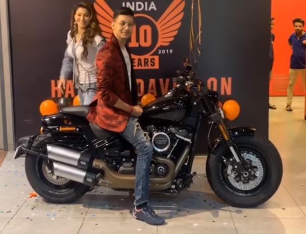 15 லட்ச ரூபாய் மதிப்புள்ள பைக்கை வாங்கிய சினிமா நடிகை... எதற்காக என தெரிந்தால் ஆச்சரியப்படுவீங்க... 15 லட்ச ரூபாய் மதிப்புள்ள பைக்கை வாங்கிய சினிமா நடிகை... எதற்காக என தெரிந்தால் ஆச்சரியப்படுவீங்க...