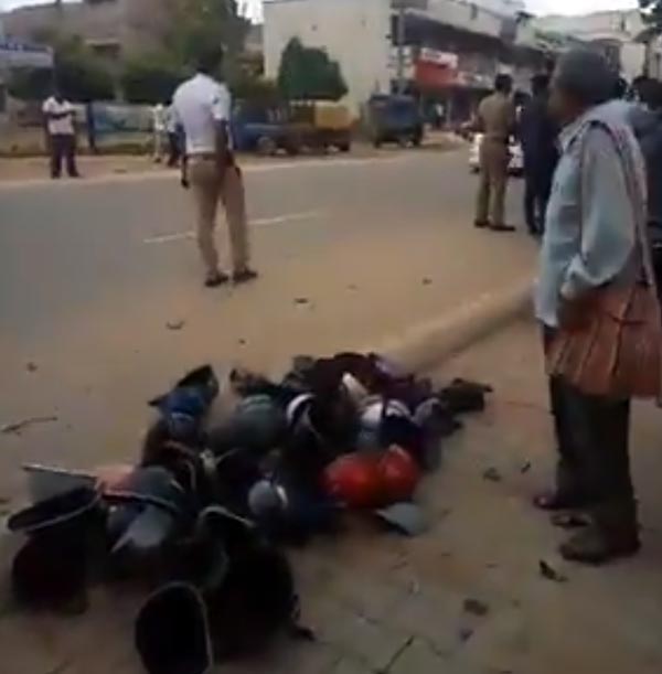 ஹெல்மெட்டை பிடுங்கி மண்சட்டி போல அடித்து உடைக்கும் போலீஸ் அதிகாரி... காரணம் இதுதான்!